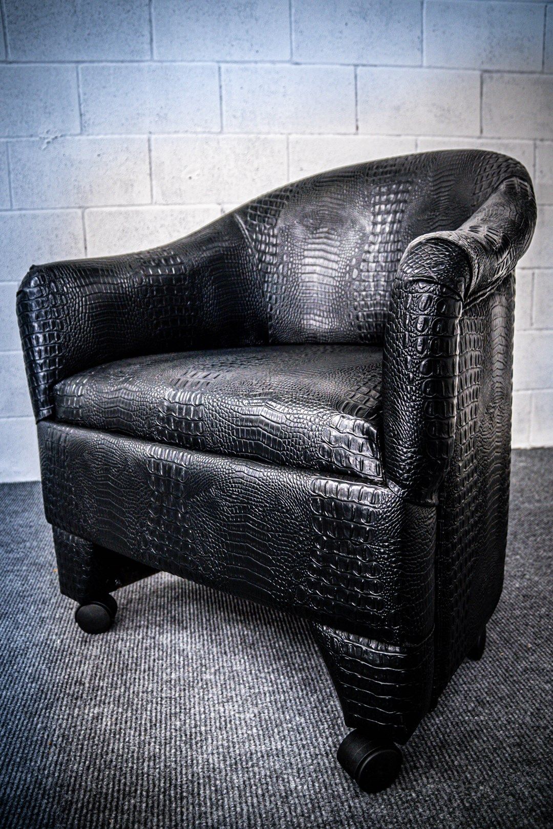 Black crocodile skin barrel chair for nightclub 